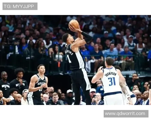 文班揭幕战狂砍40分 创下马刺队史首场得分纪录